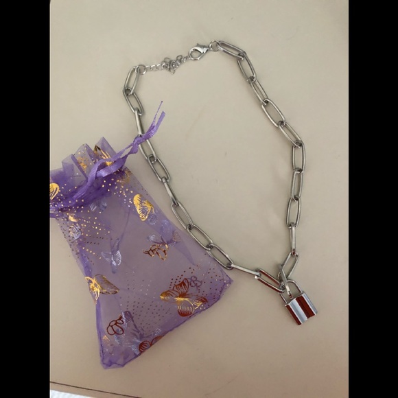 Silver lock necklace! - Picture 2 of 2